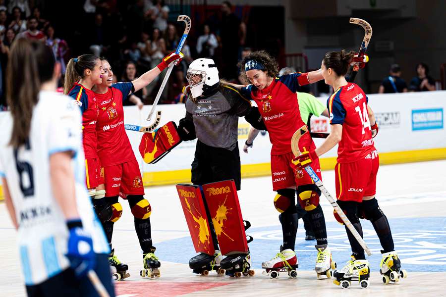 La selección femenina de hockey patines juega la final del Mundial