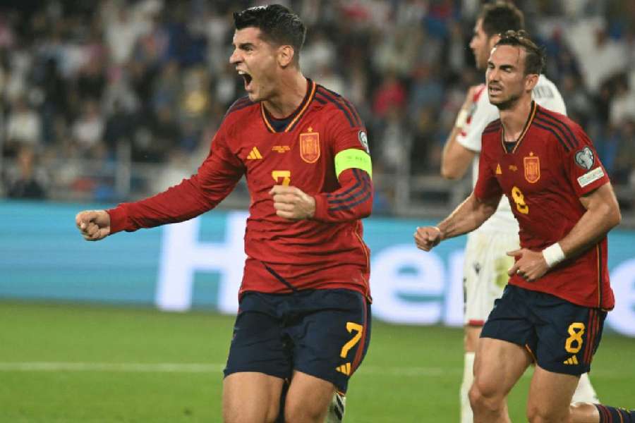 Álvaro Morata, capitão da Roja, celebra um dos seus golos contra a Geórgia.