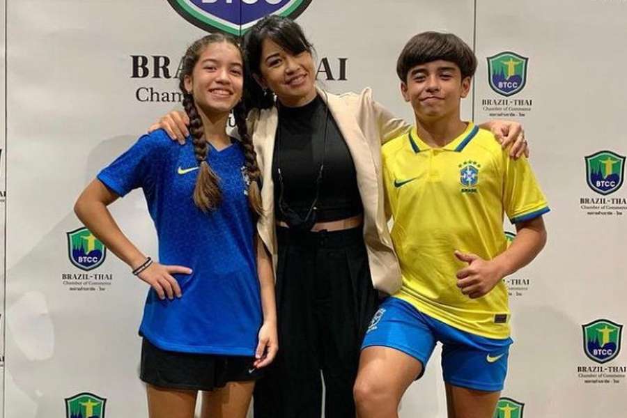 Yasmin partilha muitos sonhos no futebol com o irmão Maycon Yasmin partilha muitos sonhos no futebol com o irmão Maycon