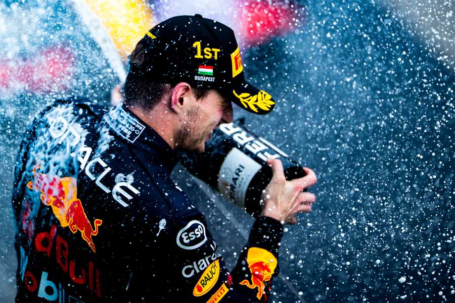 Max Verstappen slavil na Hungaroringu vítězství.