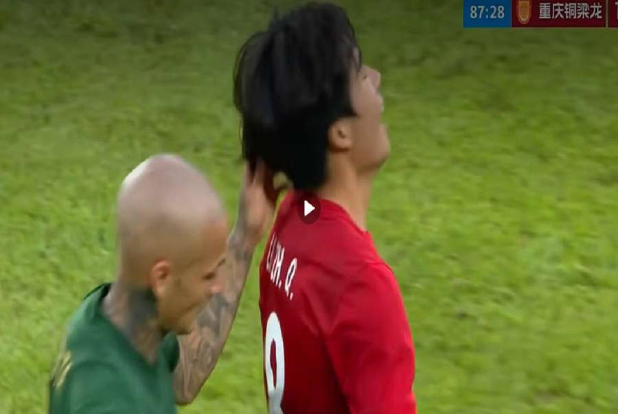 Mitriță, eliminat în China după ce și-a tras de păr adversarul Mitriță, eliminat în China după ce și-a tras de păr adversarul