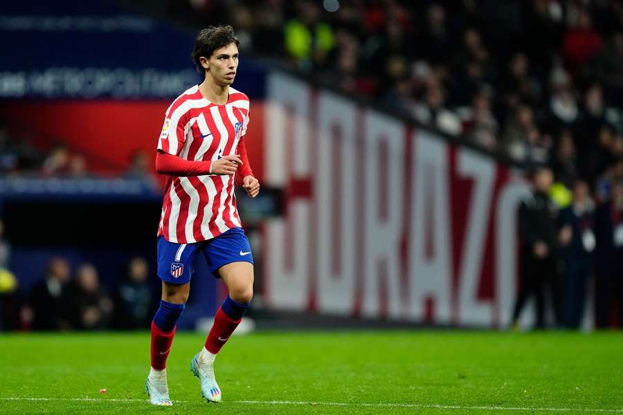 Félix in actie voor Atletico in de wedstrijd tegen Barcelona op 9 januari