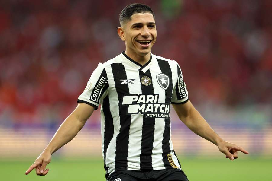Savarino deu a vitória à turma de Artur Jorge