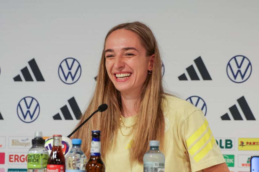 Sophia Kleinherne in der Pressekonferenz.
