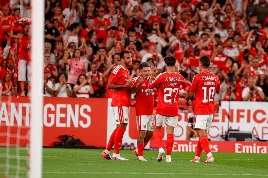 A festa dos jogadores do Benfica no golo de Prestianni