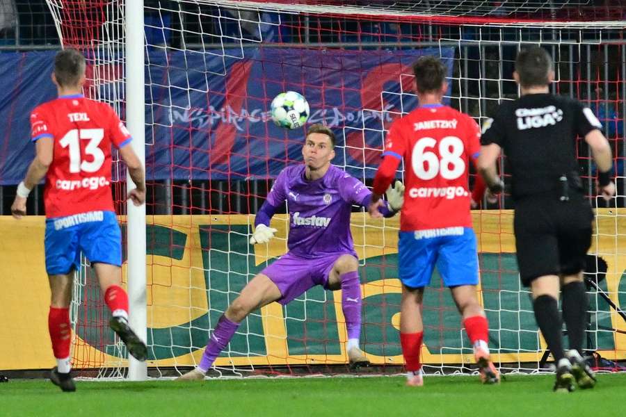 Zbrojovka nestačila na Opavu. Zbrojovka nestačila na Opavu.