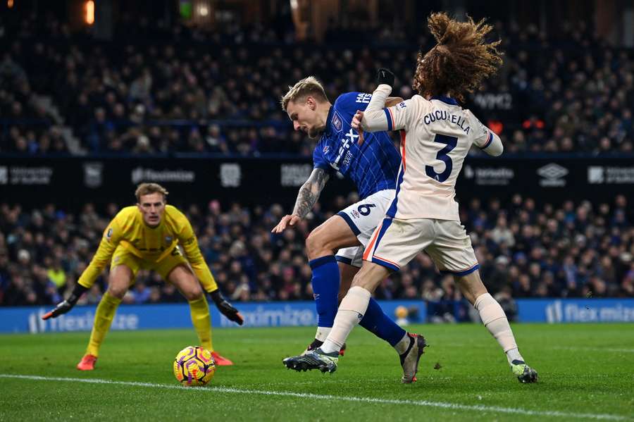O Ipswich segurou o Chelsea por quase toda a partida