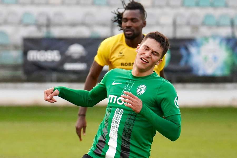 Most se od příchodu Pešíra topí v krizi. Kritizovaný manažer navíc odletěl do Kataru