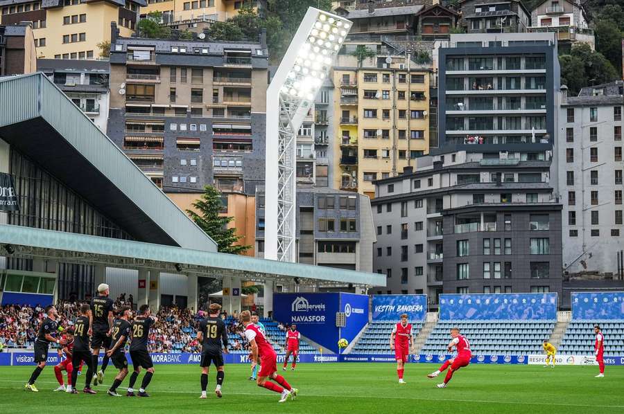 El AZ aún jugó contra el FC Santa Coloma en el estadio nacional de Andorra en 2023.