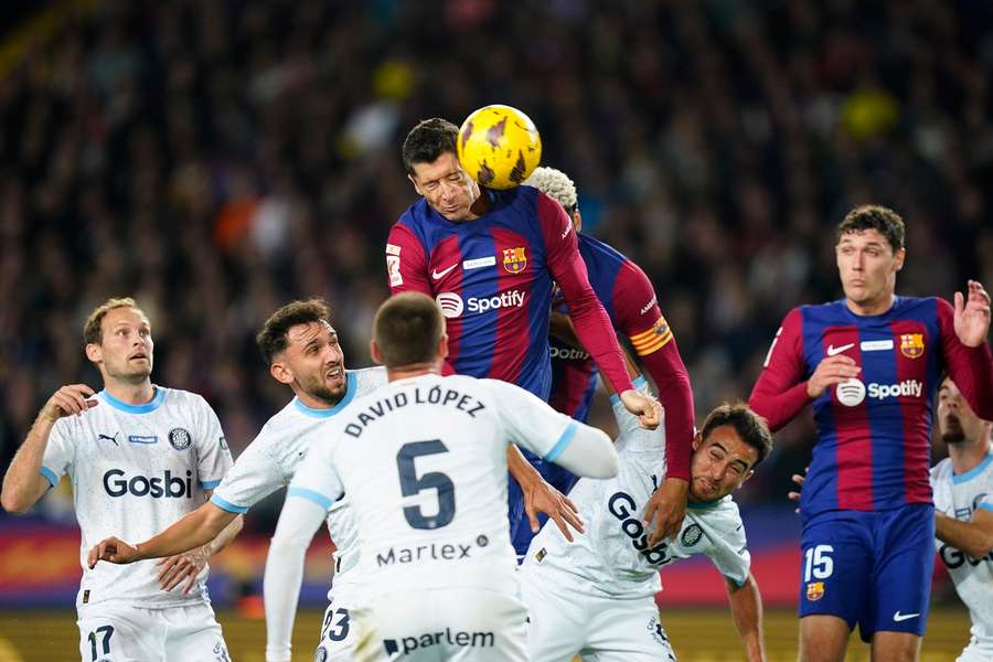 Gol Lewandowskiego, ale porażka Barcy. Girona wygrywa derby Katalonii i wyprzedza Real