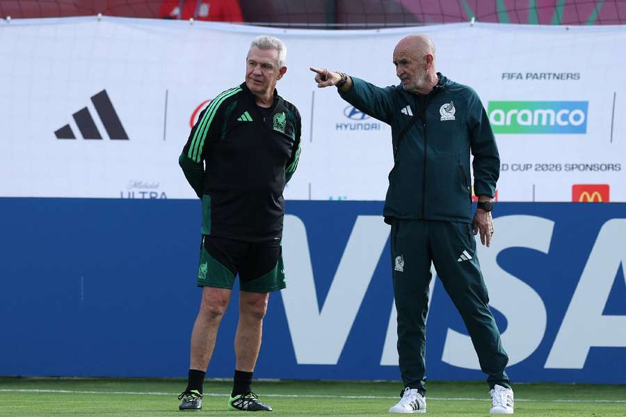 Javier Aguirre during training