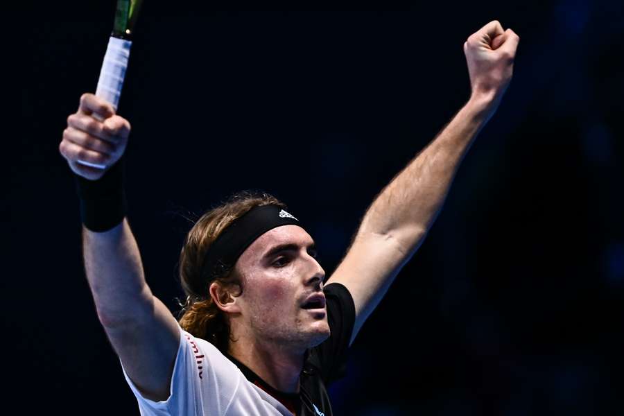 Tsitsipas fará confronto direto com Rublev na última rodada em Turim