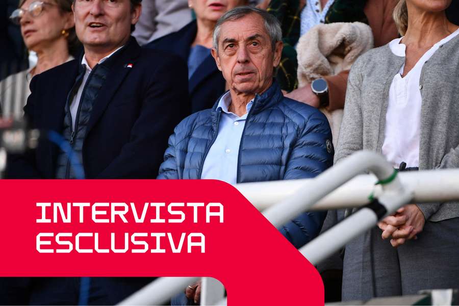 Alain Giresse, durante una partita di calcio. Alain Giresse, durante una partita di calcio.