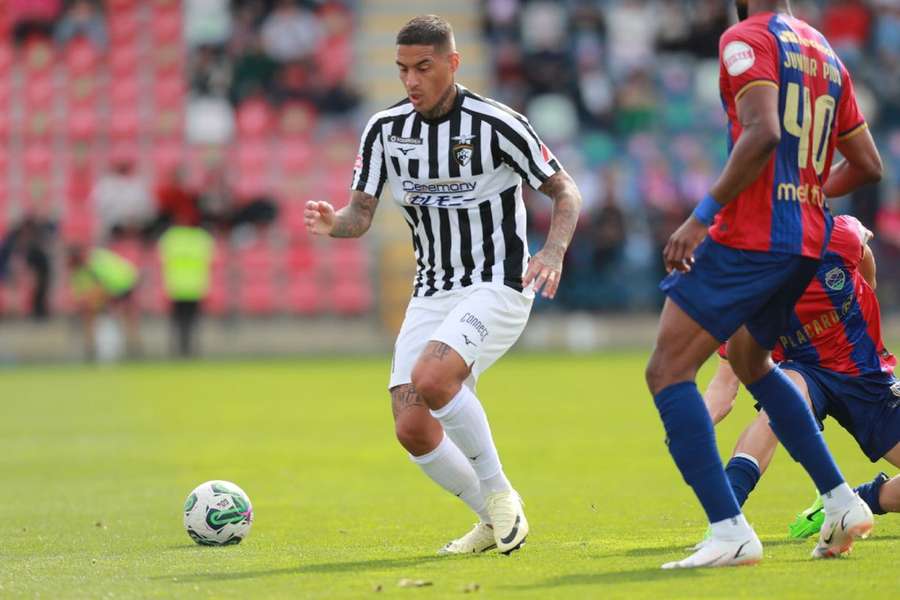 Carlinhos foi destaque no Portimonense