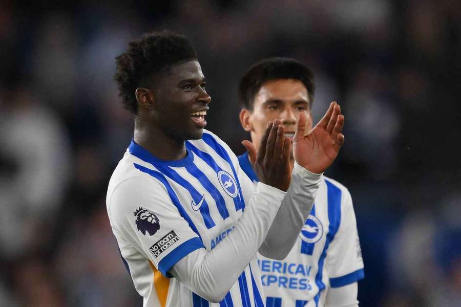 La joven estrella del Brighton y Camerún Carlos Baleba