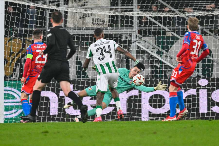 Jedlička měl s Ferencvárosem hodně práce.