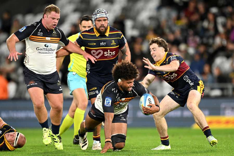 Rob Valetini charges forward with ball in hand on Friday night.