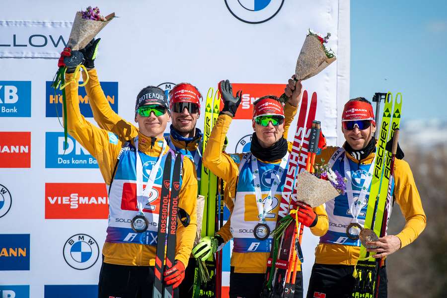 Benedikt Doll (dritter von links) verabschiedet sich aus dem Biathlon-Weltcup.