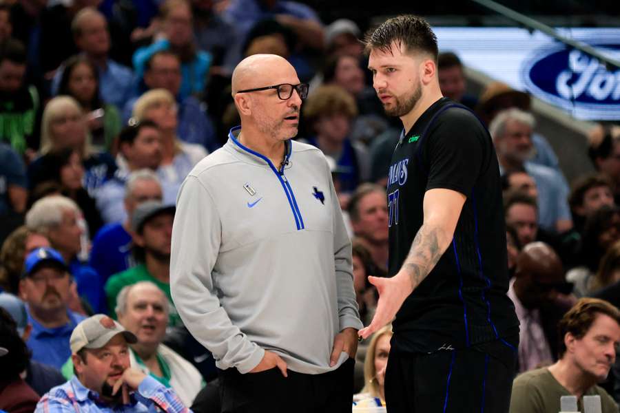 Mit Luka Doncic (r.) hat Jason Kidd (l.) einen der besten Spieler der NBA in seinen Reihen.