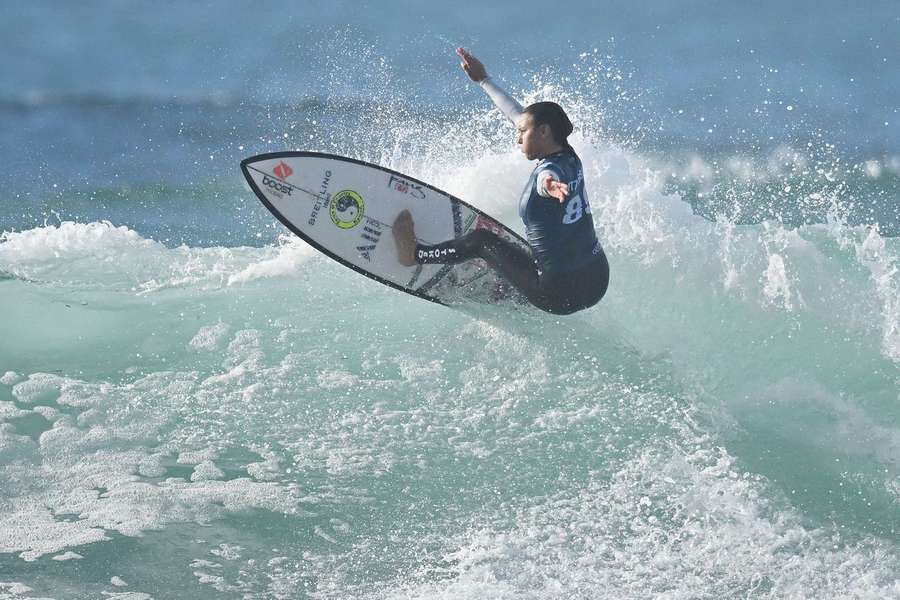 Sally Fitzgibbons nas ondas australianas