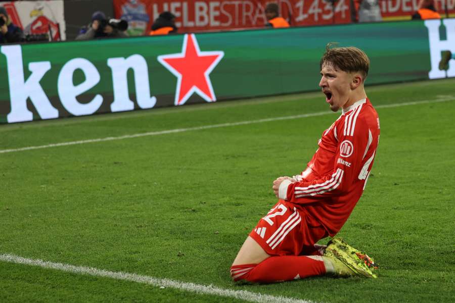 Karl celebra el gol que significaba 2-1 ante el Sporting Karl celebra el gol que significaba 2-1 ante el Sporting