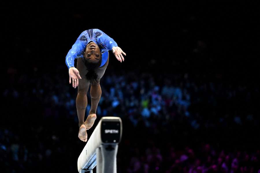 Rebeca Andrade é prata no individual geral do Mundial de ginástica; Simone  Biles conquista hexa