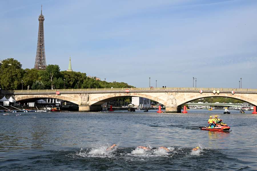 À un an des JO de Paris, le triathlon mondial organise son "test event" dans et autour de la Seine du 17 au 20 août. 