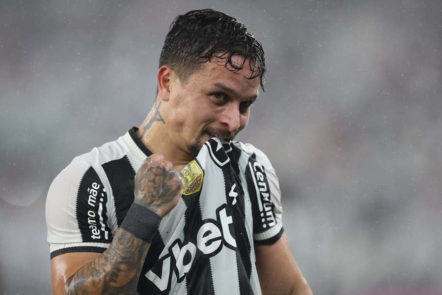 Artur marcou em Botafogo 4x0 Internacional