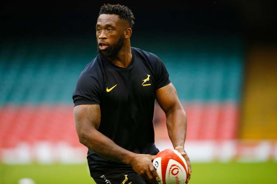 Kolisi warms up for South Africa
