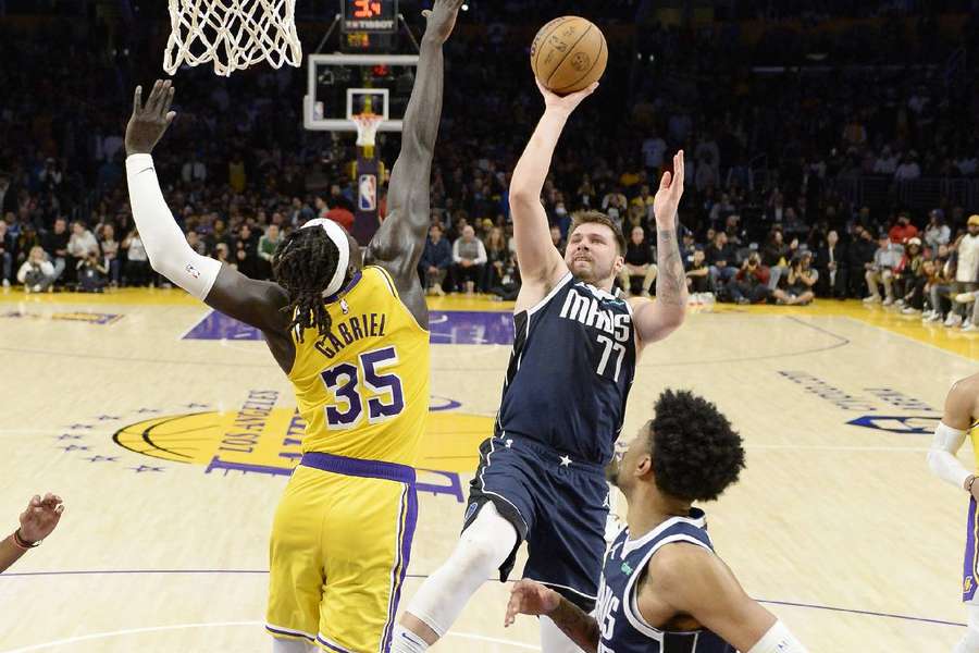 Luka Doncic estabeleceu mais um jogo de triplo-duplo para comandar triunfo dos Mavericks