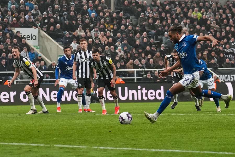 Dominic Calvert Lewin transformă un penalty pentru Everton