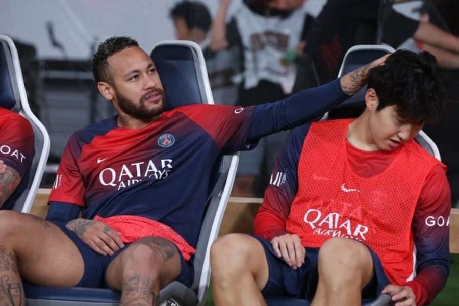 Neymar foi ao Japão mas, três jogos volvidos, leva zero minutos