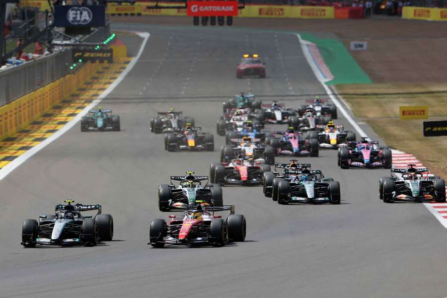 Antonelli scatta davanti a Hamilton Antonelli scatta davanti a Hamilton
