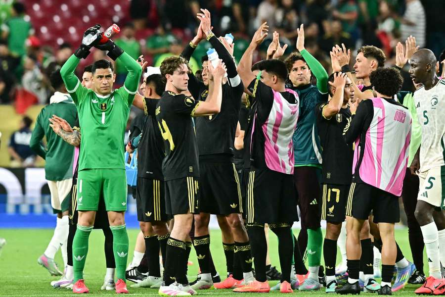 Meksyk i Honduras pierwszymi półfinalistami Złotego Pucharu CONCACAF Meksyk i Honduras pierwszymi półfinalistami Złotego Pucharu CONCACAF