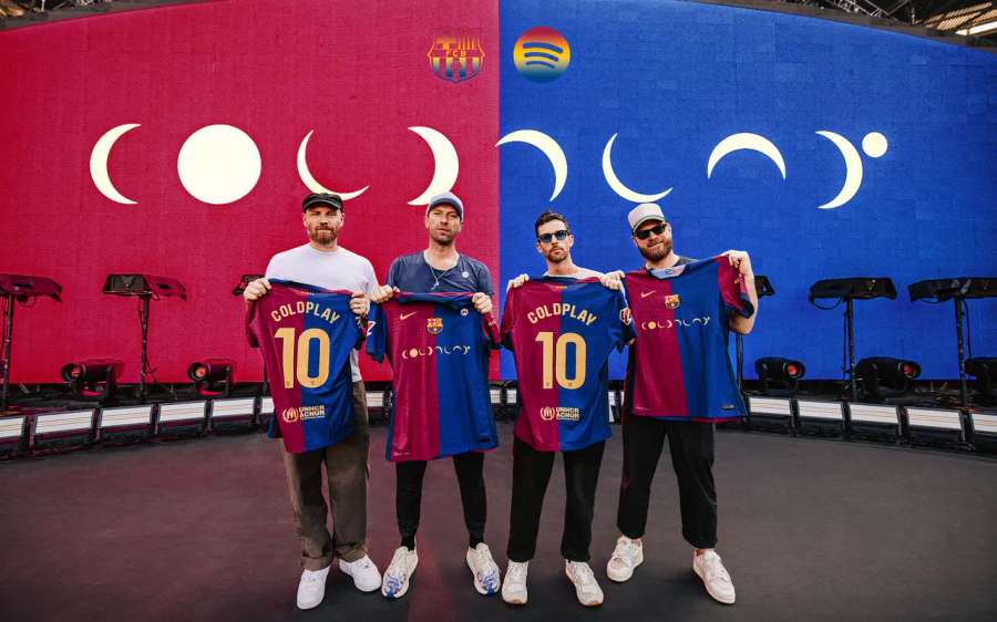 El grupo Coldplay con la camiseta del FC Barcelona.