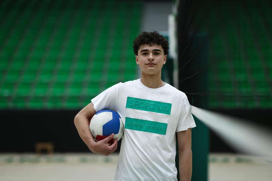 Diogo Almeida assina pelo Sporting