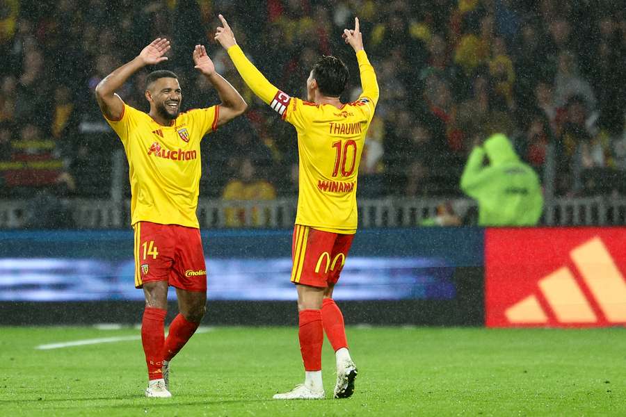 À 10 contre 11, le Racing se re-Lens en Ligue 1 face à l'OL