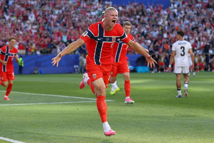Erling Haaland erzielte bei seinem WM-Debüt einen Doppelpack. Erling Haaland erzielte bei seinem WM-Debüt einen Doppelpack.
