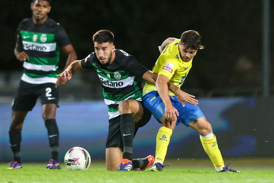 Gonçalo Inácio chegou a ser testado no meio-campo na pré-época