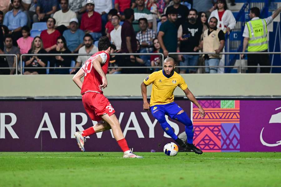 Brahimi foi titular no Al Gharafa de Pedro Martins