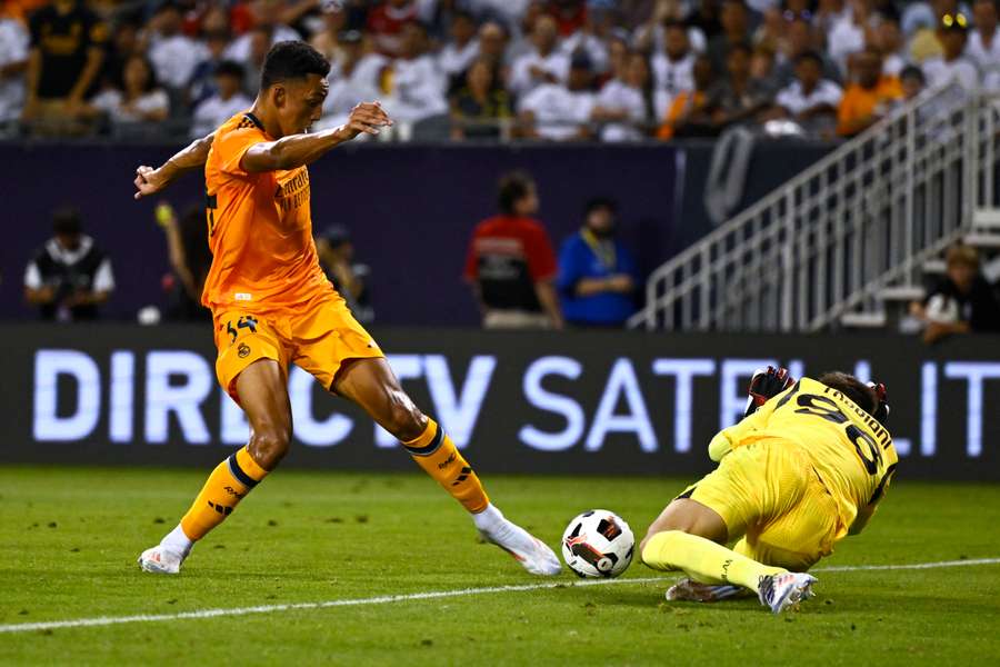 Álvaro Rodríguez, durante un partido ante el Milan en la gira por Estados Unidos