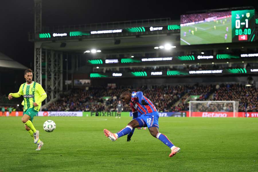 Uche ao serviço do Crystal Palace