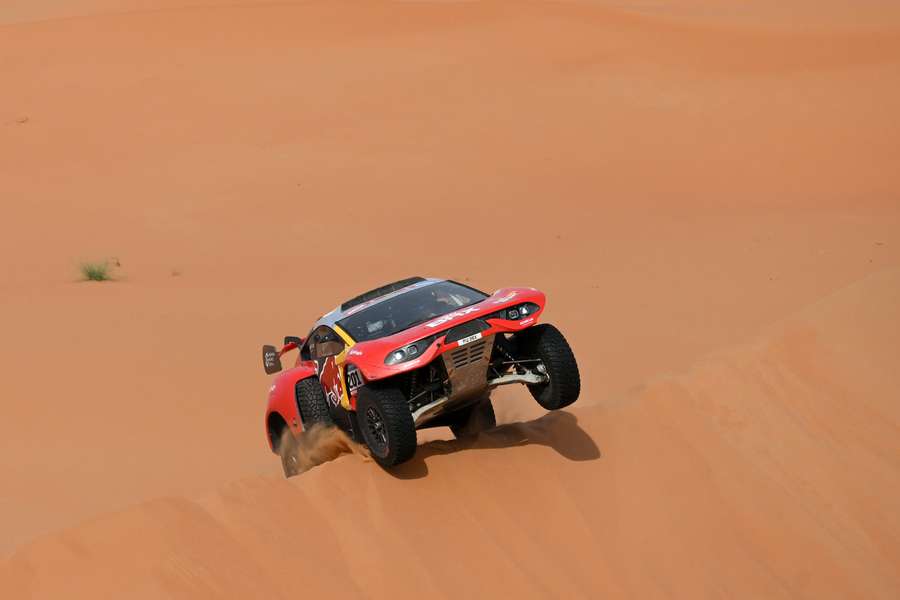 Loeb sigue en la cabeza del Dakar
