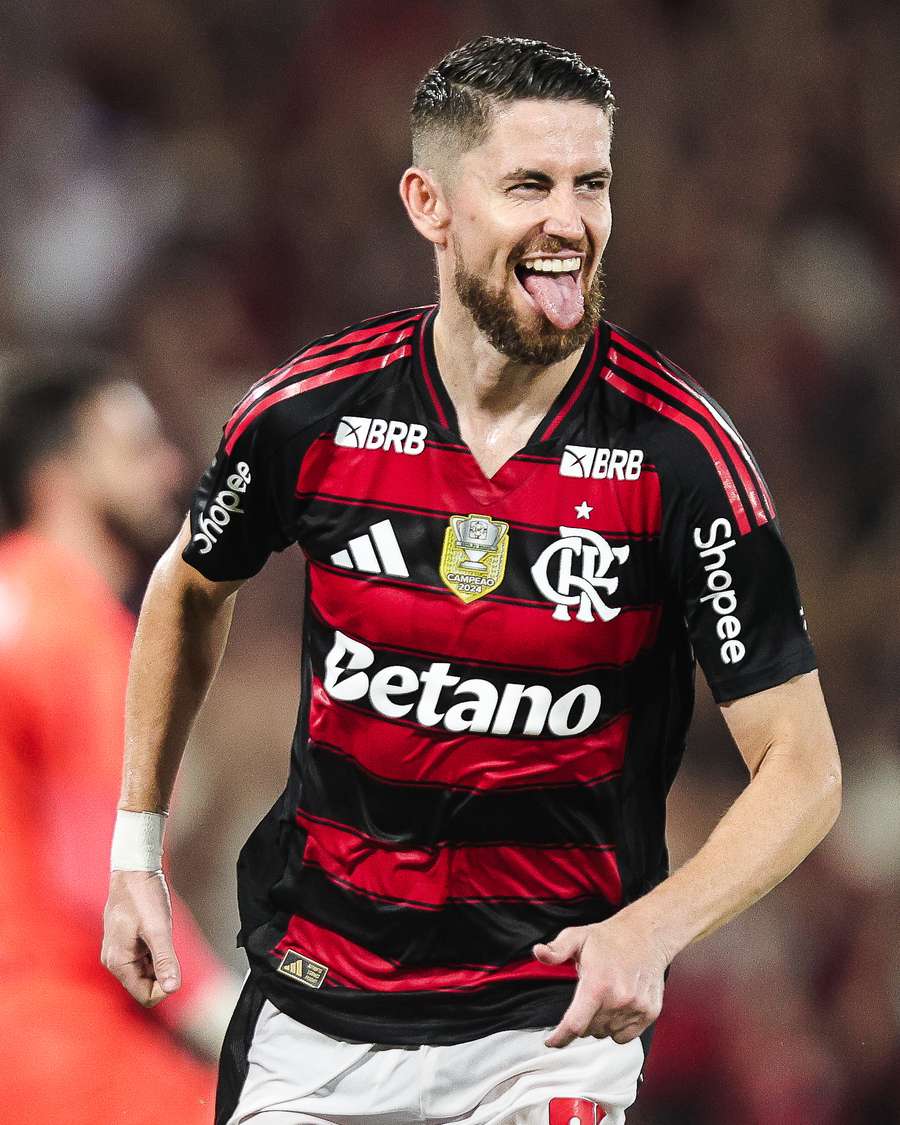 Jorginho bateu com categoria — e pulinho — para ampliar vantagem do Flamengo