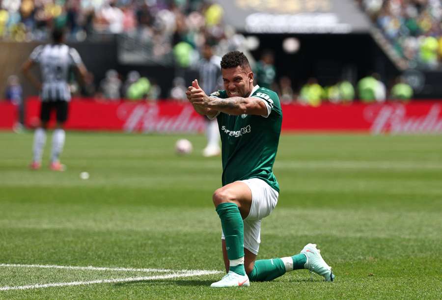 Paulinho fez o gol da vitória palmeirense no Mundial de Clubes Paulinho fez o gol da vitória palmeirense no Mundial de Clubes