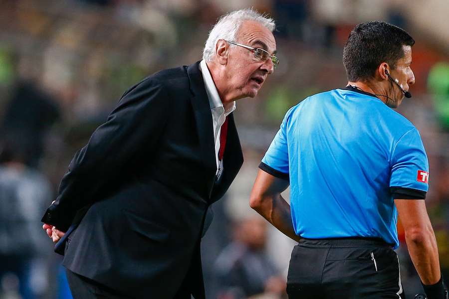 Universitario protestó por la anulación de un gol que consideran legítimo