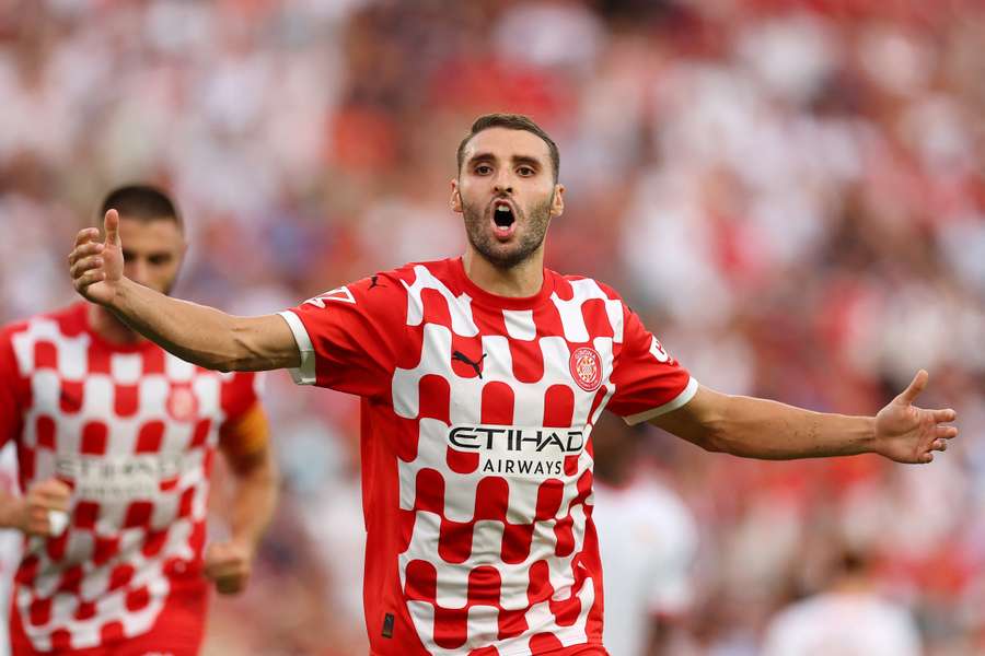 Girona's Abel Ruiz celebrates scoring his team's second goal