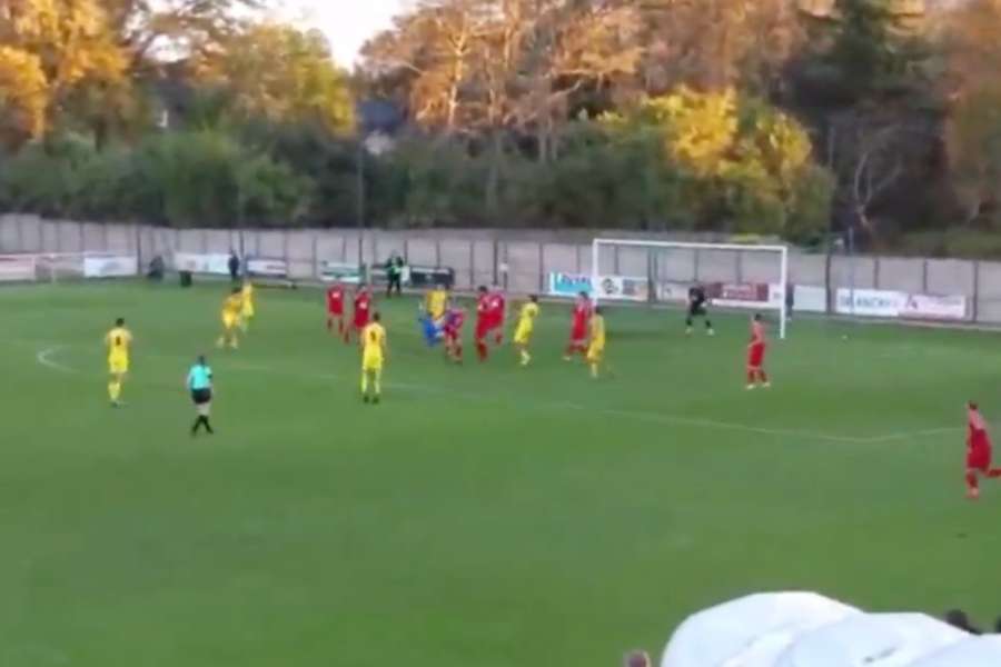 Um clube da R1 vence frente ao Vitré (N3) após uma bicicleta acrobática do seu guarda-redes Um clube da R1 vence frente ao Vitré (N3) após uma bicicleta acrobática do seu guarda-redes