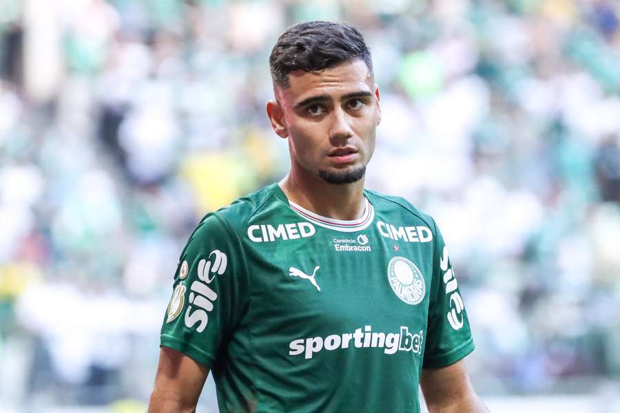 Andreas levou vermelho contra o Cerro Andreas levou vermelho contra o Cerro