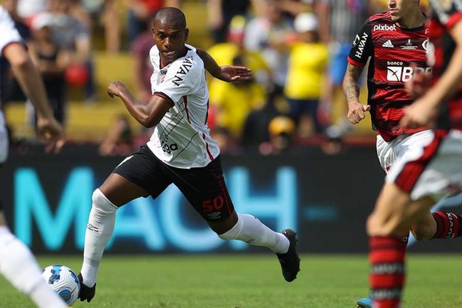 “O que nos resta é orgulho”, diz Fernandinho após derrota do Furacão